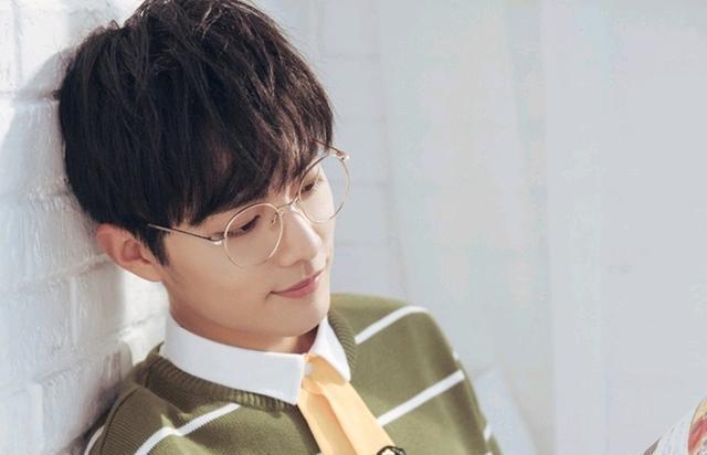 微博之夜2024檀健次虞书欣 7252a53920664c8786a352cbc32c244c.jpeg