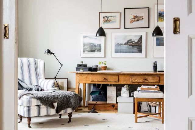 装饰画安装方法步骤 860bf25e011e470ebd8eac3a21d17878.jpeg