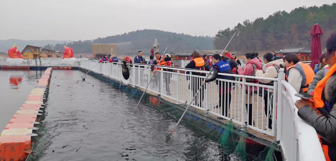 "鱼"你有约!当阳关雎河畔第二届冬季捕鱼节鸣啰开湖