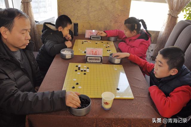 青海省棋类赛事收官 围棋象棋同场再竞战