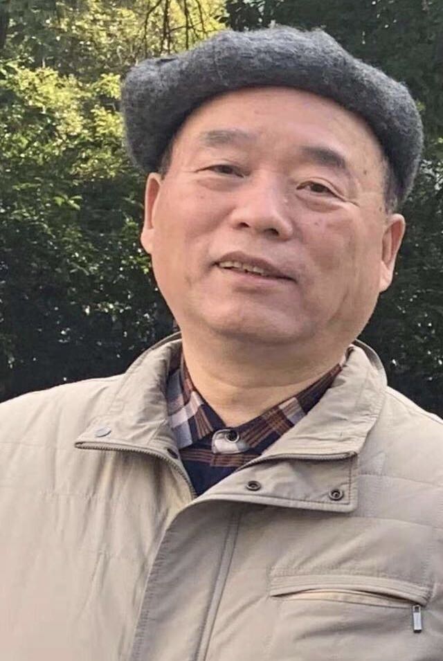 李卫华梁志江任长江赵挀国于利峰参观八一纪念馆黄启敏左起:陈观涛,封