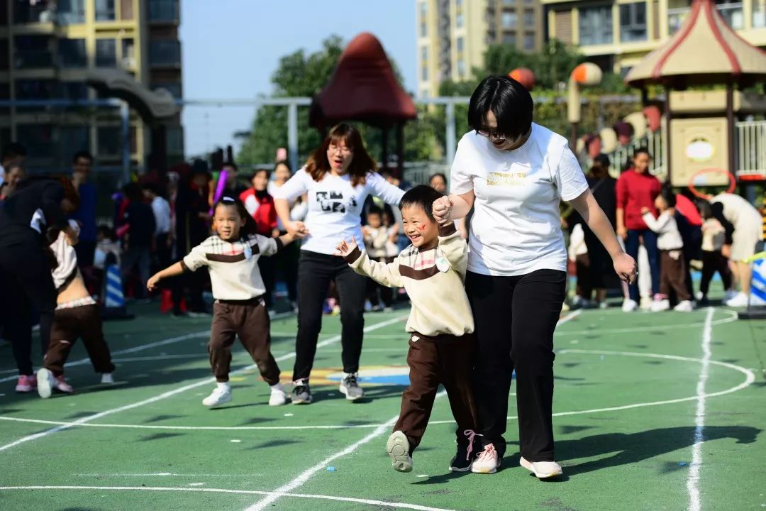 万科璞悦山幼儿园第五届冬季亲子运动会中班组亲子专场活动活动