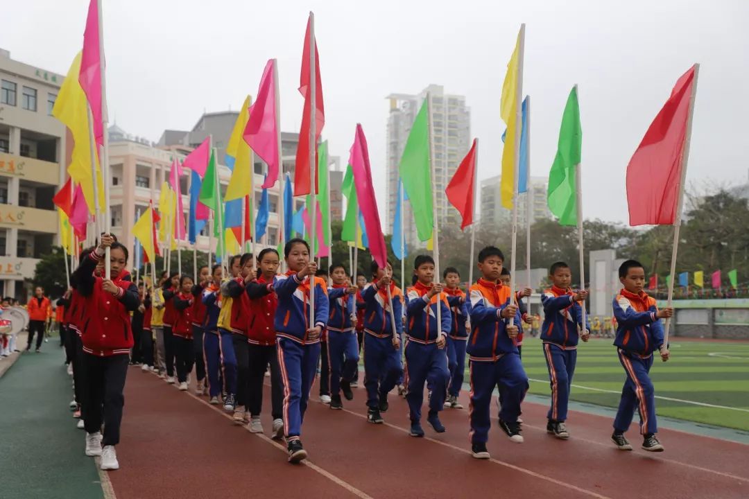 12月25日上午,海城区第十五小学举行2019年体艺节暨迎2020年元旦童子