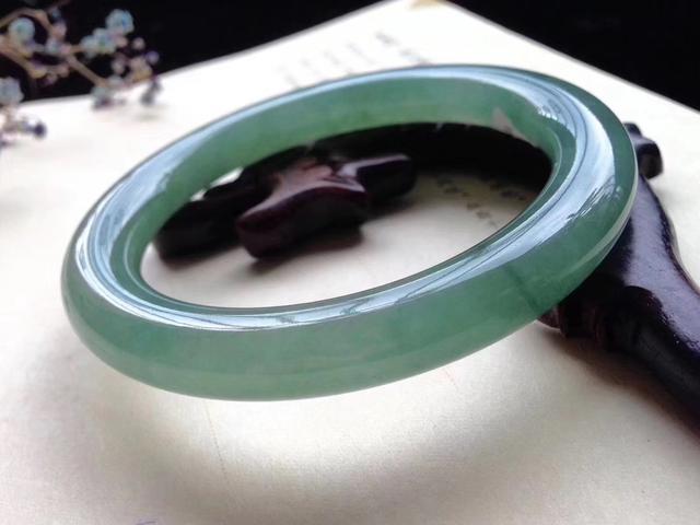 蓝色妖姬是怎么形成的呢 ef63b3a64a5d4572bac7bc64c116982f.jpeg