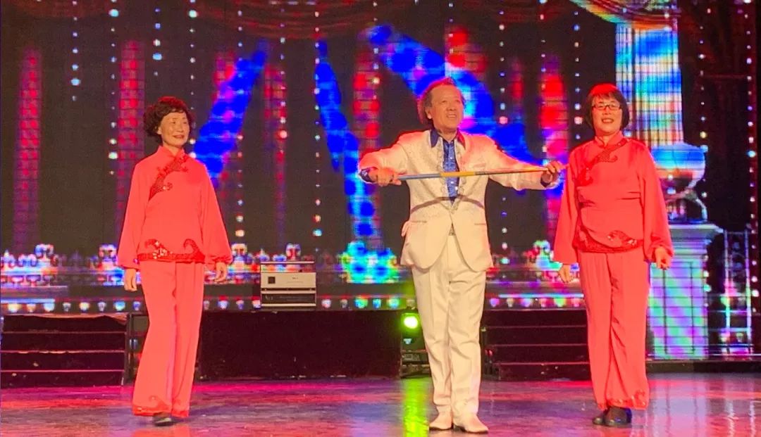 快乐歌曲表演视频 f7322a4926ad416697a1bf3eb80d739f.jpeg