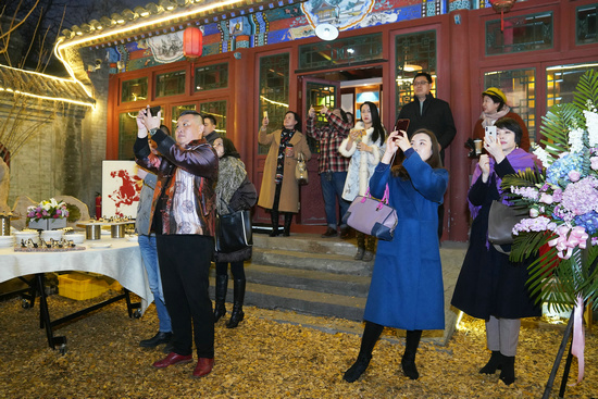 盛世文化机构年度答谢晚会暨“空盈”王成宇油画作品展在京举行