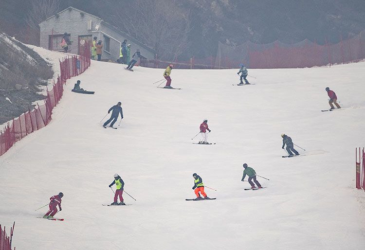 「新京报」助力冬奥 激情冰雪 延庆举办大众滑雪比赛