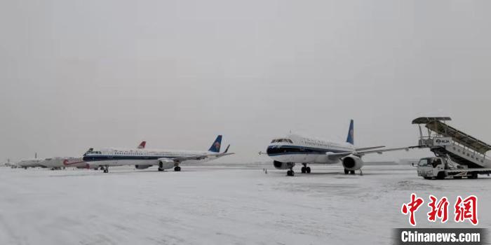 飞机场是24小时开放的吗 3bcac13fc3234e75b266afeae0b48ae2.jpeg