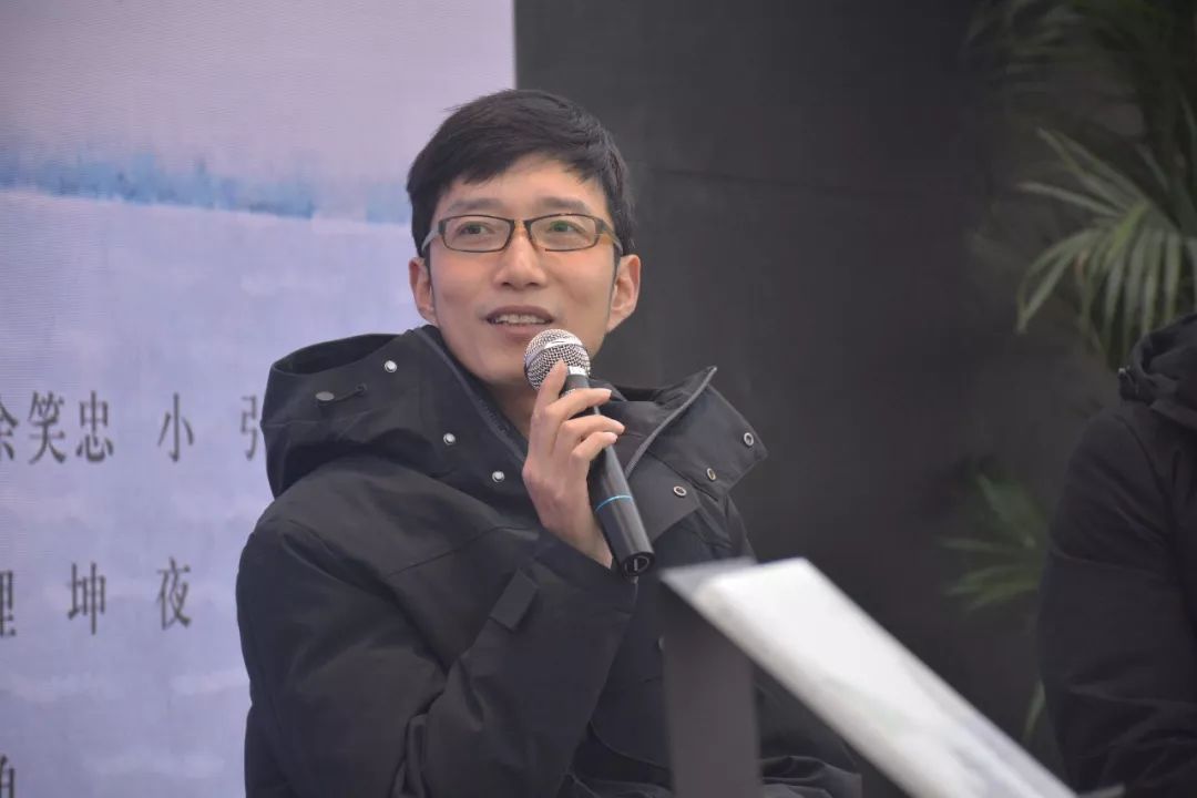 黄建树燕七主持人谈骁合影冬天里还热爱诗歌的人你给