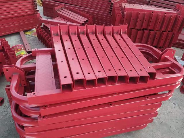 外墙施工吊篮在危险方面的三点识别方式 外墙