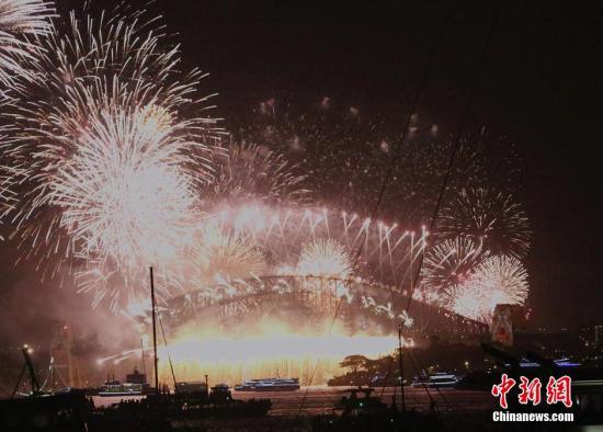悉尼跨年庆典十万支烟花整装待发
