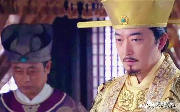 人家|相士去一人家算命，刚进门掉头就走，相士：不算了，一家人都不凡