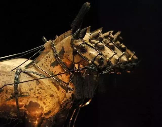 铜车马|你知道秦始皇铜车马上那把伞，有多逆天吗？