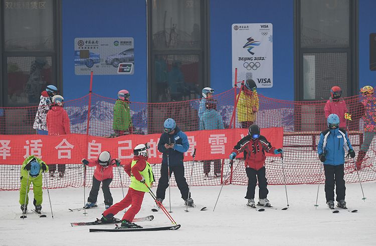 「新京报」助力冬奥 激情冰雪 延庆举办大众滑雪比赛