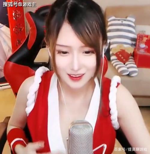 轩子巨2兔与腐团儿cos不知火舞,你觉得哪个更好看
