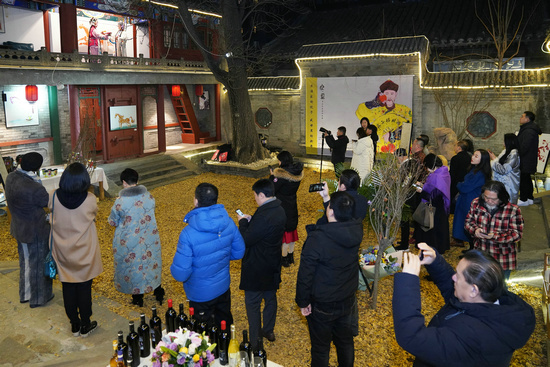 盛世文化机构年度答谢晚会暨“空盈”王成宇油画作品展在京举行