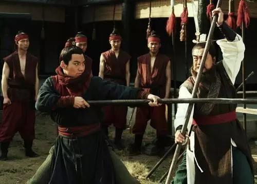 卢俊义|卢俊义喝下毒酒后还有一线生机，一直忠心于他的燕青为何不相救？