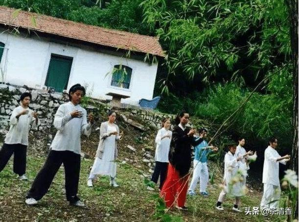 终南山已失去"仙气,老道士:人越多越多,但都带"目的"隐居