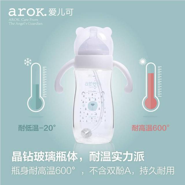 几个月的婴儿可以自己拿奶瓶喝奶 06233326b6f849dba4698bdbf5ba2798.jpeg