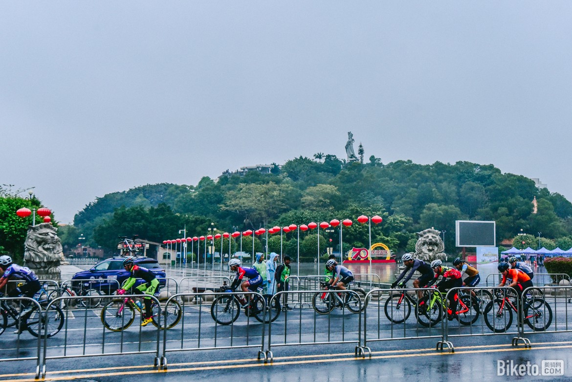 「美骑网BIKETO」妈祖脚下冷雨战 2019环大湾区自行车赛汕尾总决