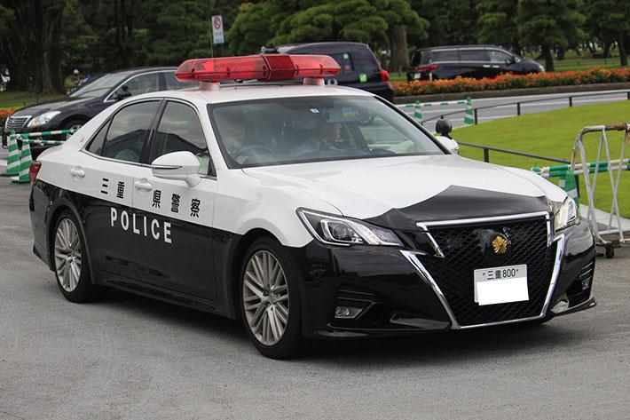 日本男子强行别警车遭拦停后踹警官当场被捕