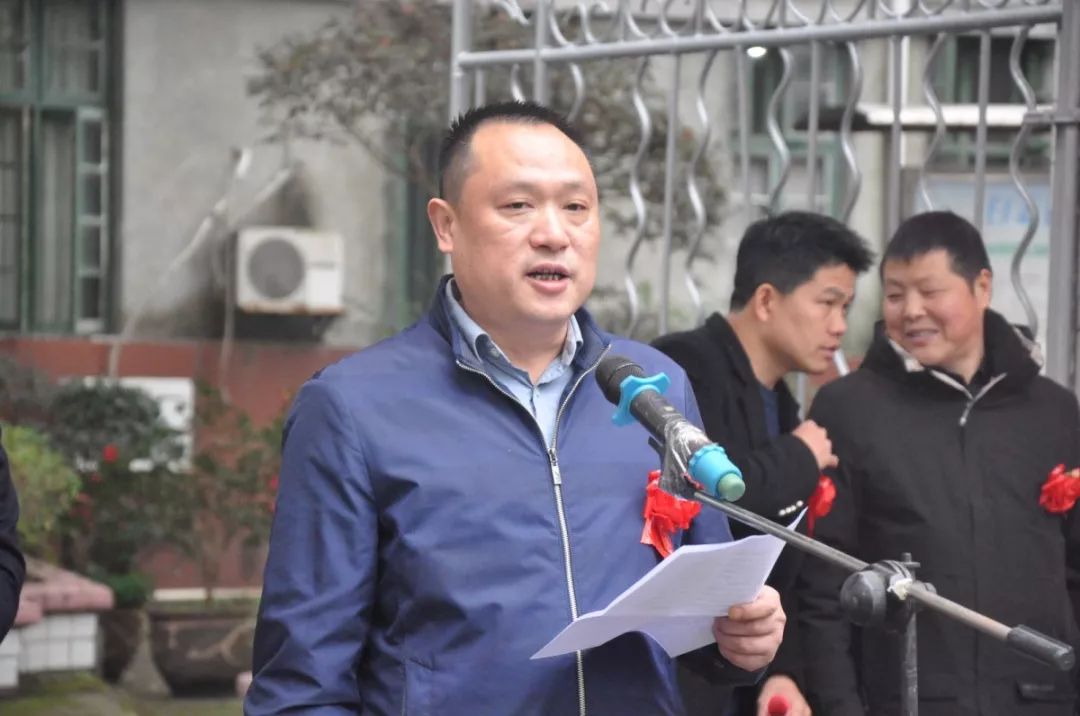 在昂奋的进行曲和欢畅的礼炮声中, 辰溪县孝坪镇卫生院(辰溪县白云