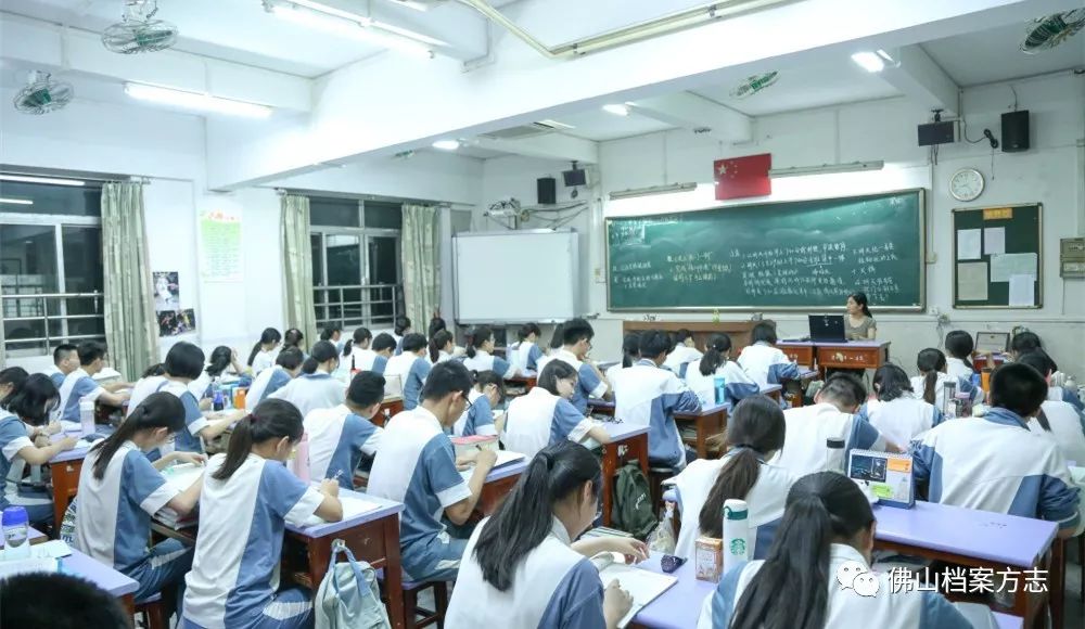 1980年,佛山地区部署实施普及小学教育.