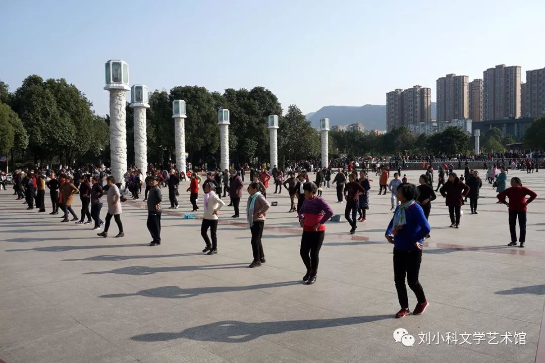 摄影丨冬日里热闹的利州广场_广元