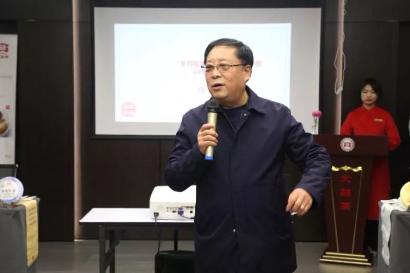 雁塔区文联主席,雁塔诗词学会顾问张亚军发表了热情洋溢的讲话,肯定了