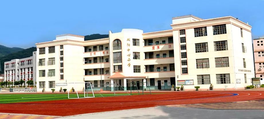 河市第二中心小学(原泉州市洛江区霞溪小学)创建于1935年,学校占地