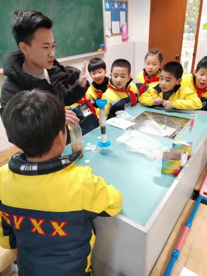 科学进校园,科学来身边——记205班小小科学家实践活动
