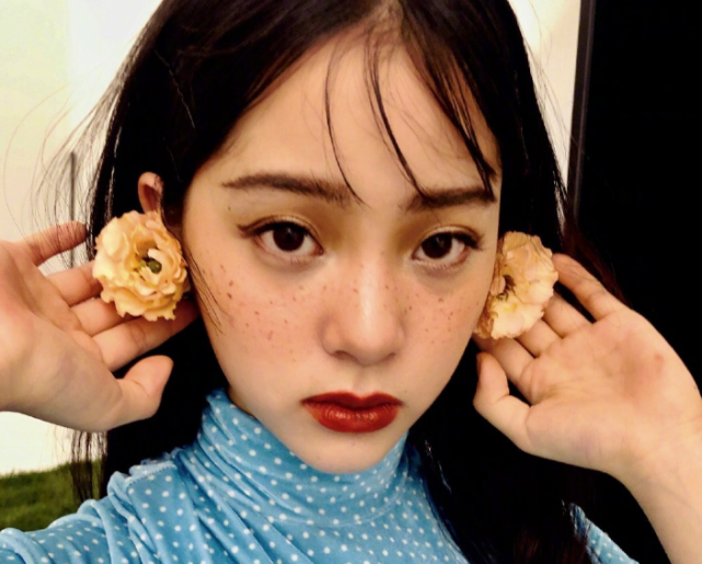 欧阳娜娜vlog化妆视频 704b54577fdc47fbbf5fbbde4f93d67a.png