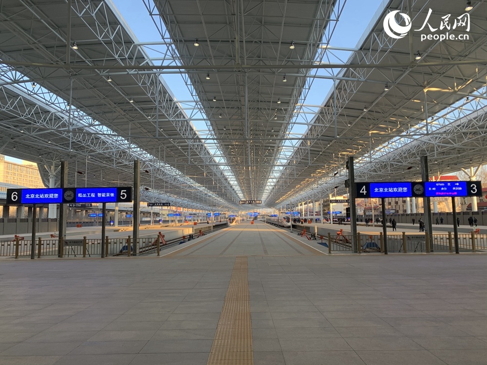 高清组图：京张高铁开通首日人民网记者探访智能动车组