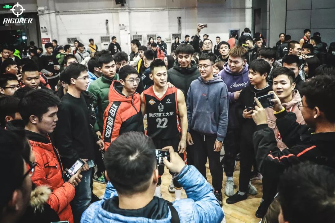 大学92-77 华中科技大学 率先拿下一场胜利 数据上,华科王子豪15分