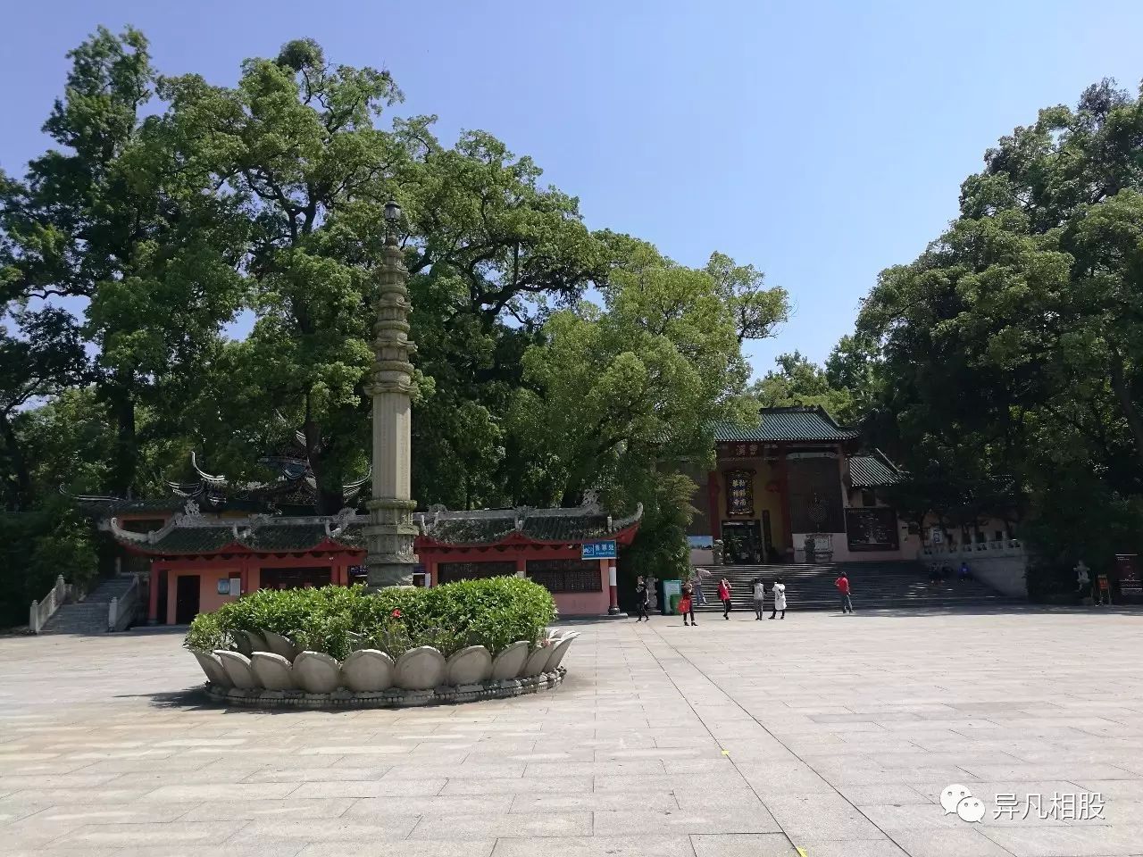 大文豪苏轼南贬游览南华寺时,曾应辩长老之邀,撰写了《卓锡泉铭并序》