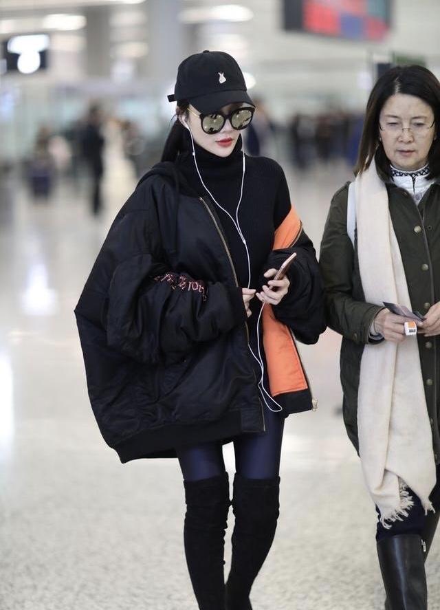 原创李小璐衣品还真不错!黑色羽绒服保暖大气,搭配牛仔裤显高又显瘦
