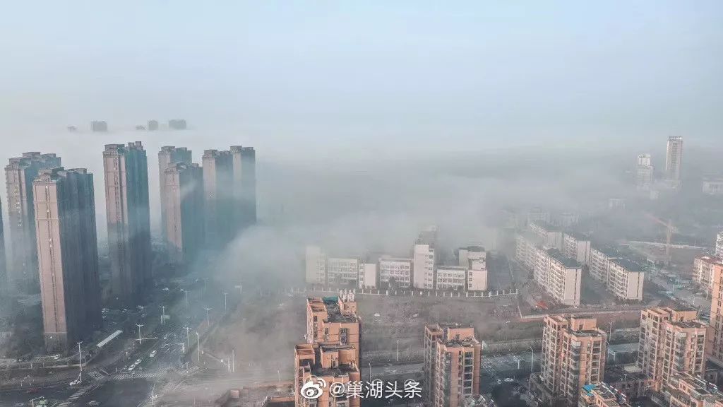 整座城市被大雾笼罩 如幻如梦 十分震撼
