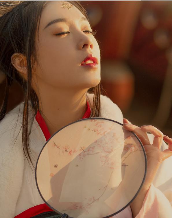 古装cos小短剧，穿越时空的视觉盛宴，穿越时空的古装视觉盛宴