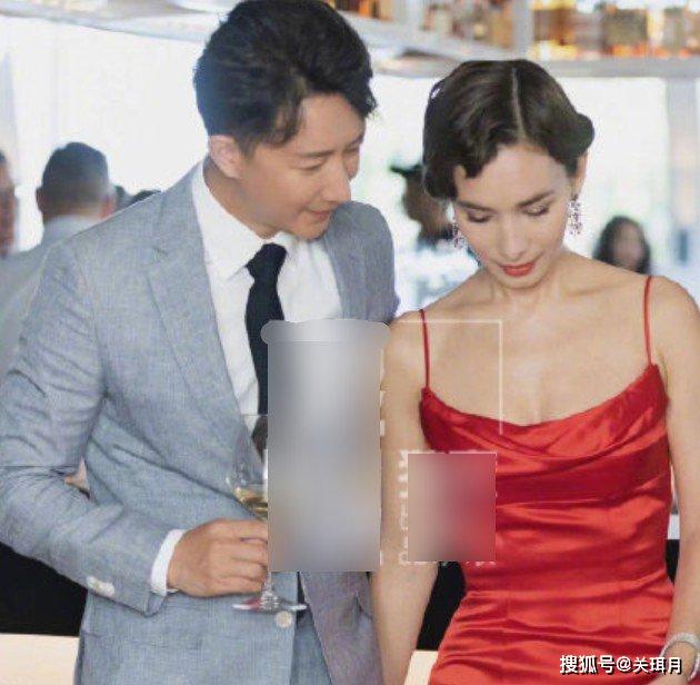 韩庚卢靖姗婚礼晚宴照片曝光，新娘长裙性感美艳