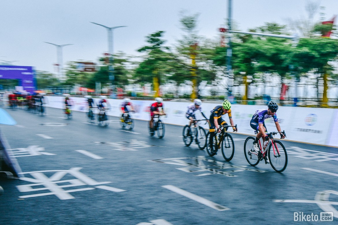 「美骑网BIKETO」妈祖脚下冷雨战 2019环大湾区自行车赛汕尾总决