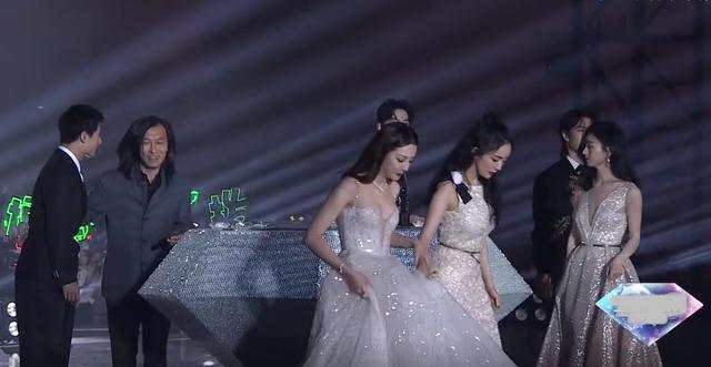 赵丽颖高光时刻 视频 b9f8c42ca4884f13ad860008313d3cdf.jpeg