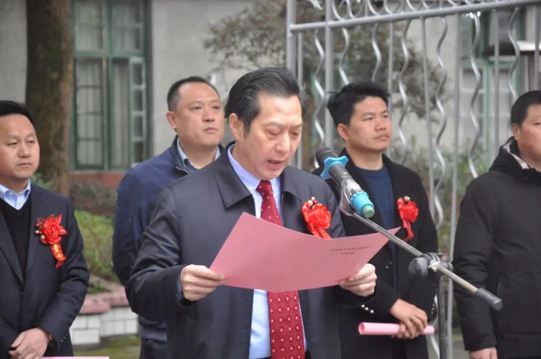 在昂奋的进行曲和欢畅的礼炮声中, 辰溪县孝坪镇卫生院(辰溪县白云