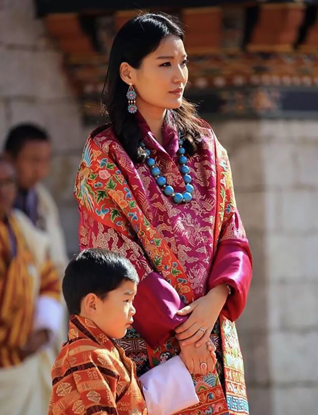 29岁不丹王后怀孕数月，却与英俊国王零交流，冷美人名号当之无愧