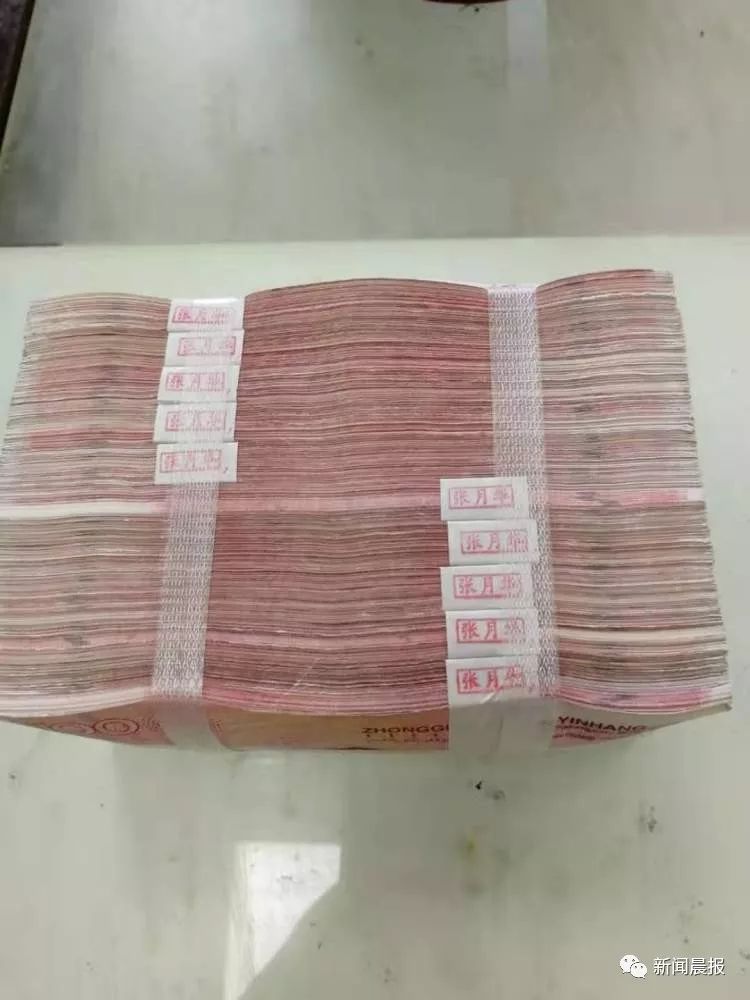 马大哈先生你的10万现金落出租车了快领走