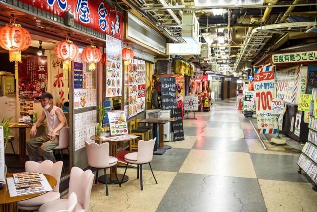 游客都去逛百货商店了,日本人自己去了这里