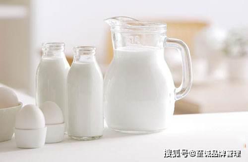 鲜奶品牌排行榜_悟空榜818“牛奶”排行榜,伊利排名第一,蒙牛紧随其后