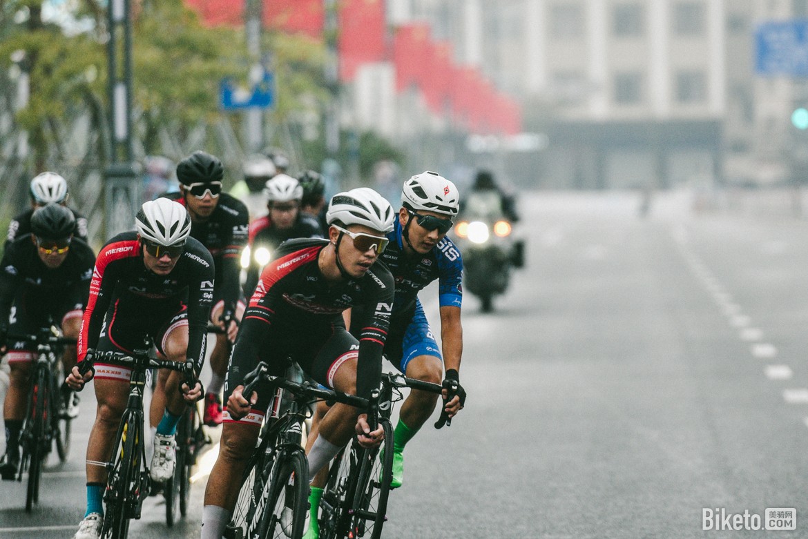 「美骑网BIKETO」妈祖脚下冷雨战 2019环大湾区自行车赛汕尾总决