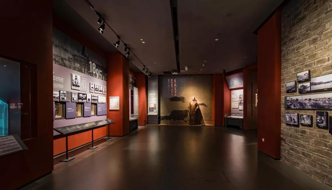 展览在讲述长沙历史的同时,紧密联系当时的时代背景,为观众构建全面的