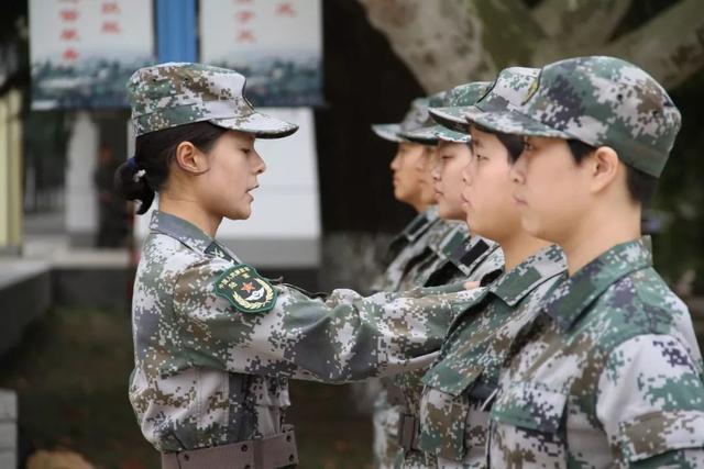 新兵连里女兵怎么哭了三次