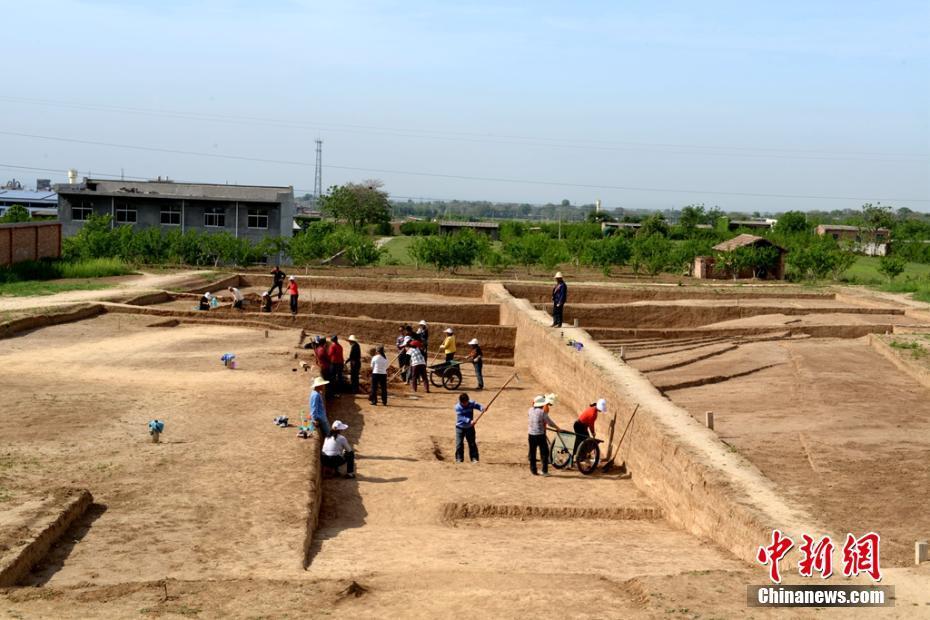 秦始皇陵陵西发现大型墓葬